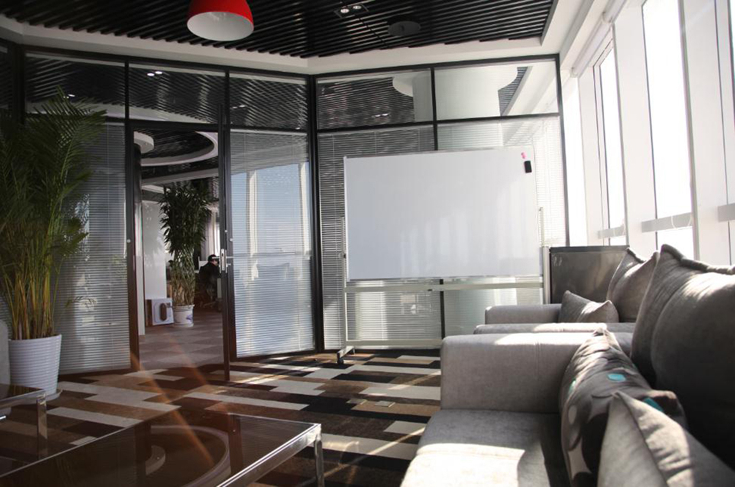 【北京-望京SOHO某汽车交易公司】