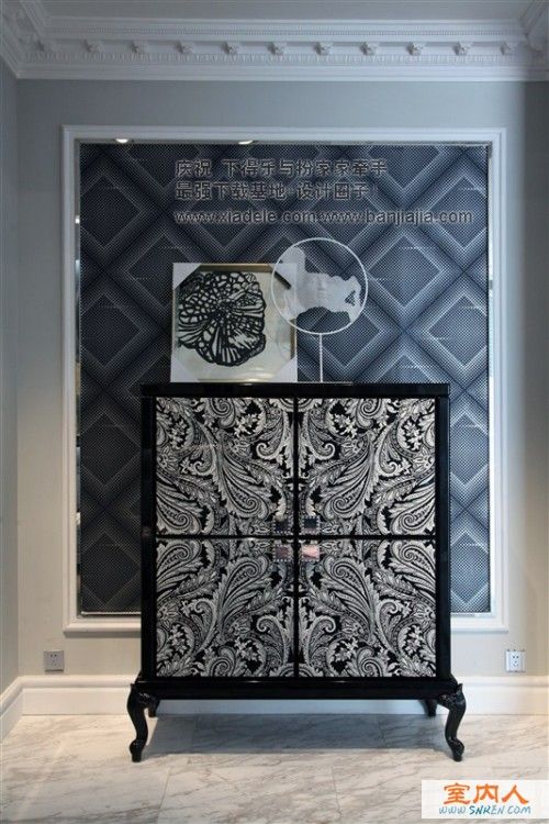 2012流行元素新款烤漆装饰柜.jpg