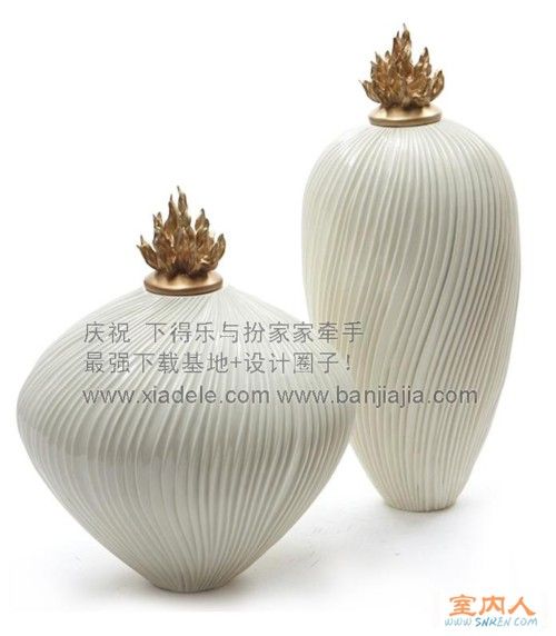 国外白色瓷瓶装饰品.jpg