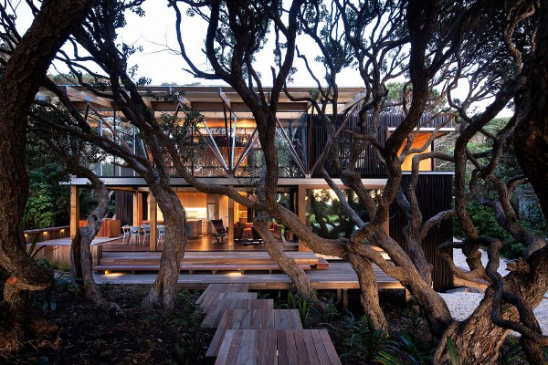 Pohutukawa-Beach-House-by-Herbst-Architects-1.jpg