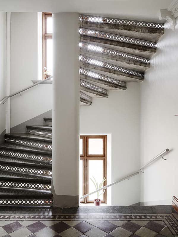 701-w23.jpg