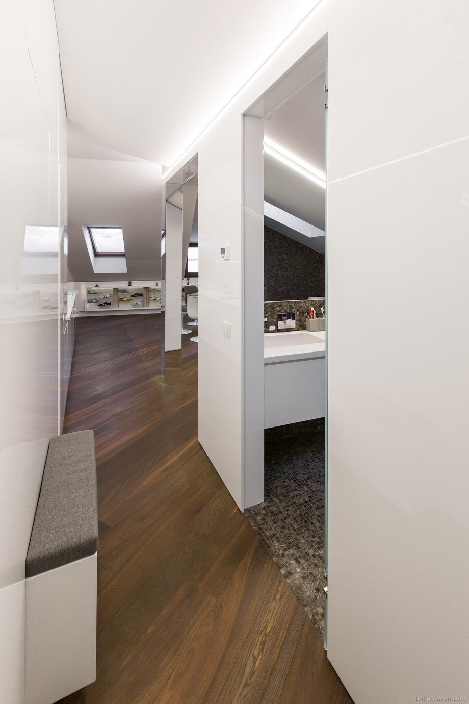 717-w11.jpg