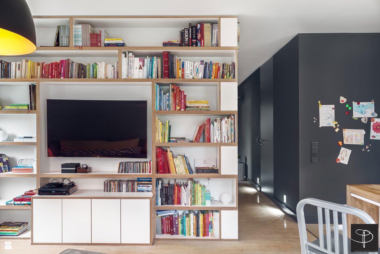 An-Art-Inspired-Interior-03.jpg
