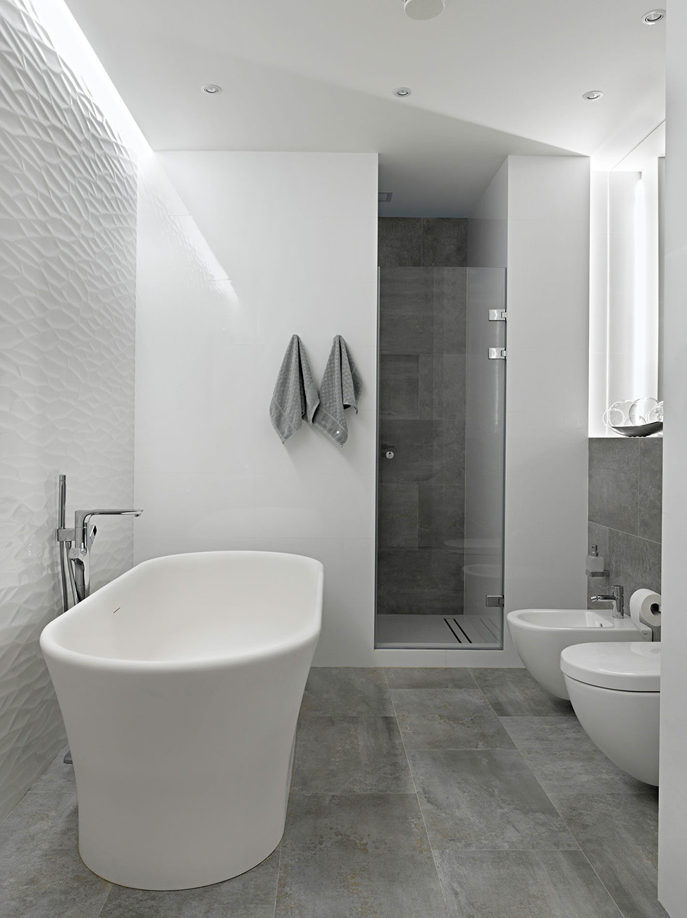 Neutral-colours-bathroom.jpg