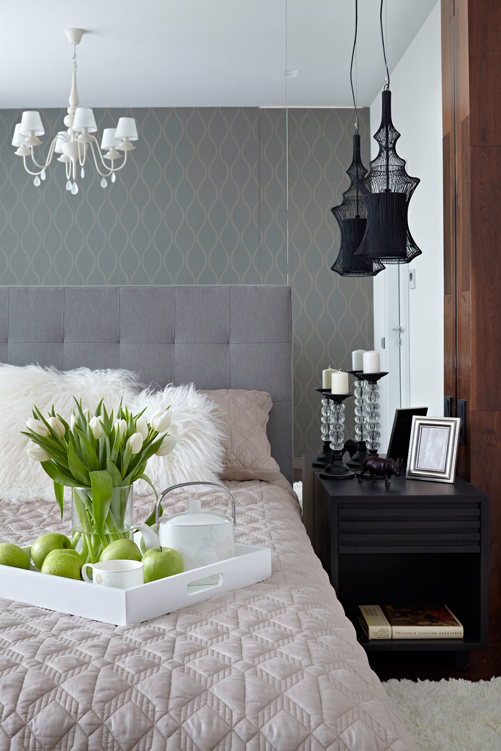 Spring-flowers-on-the-bed.jpg