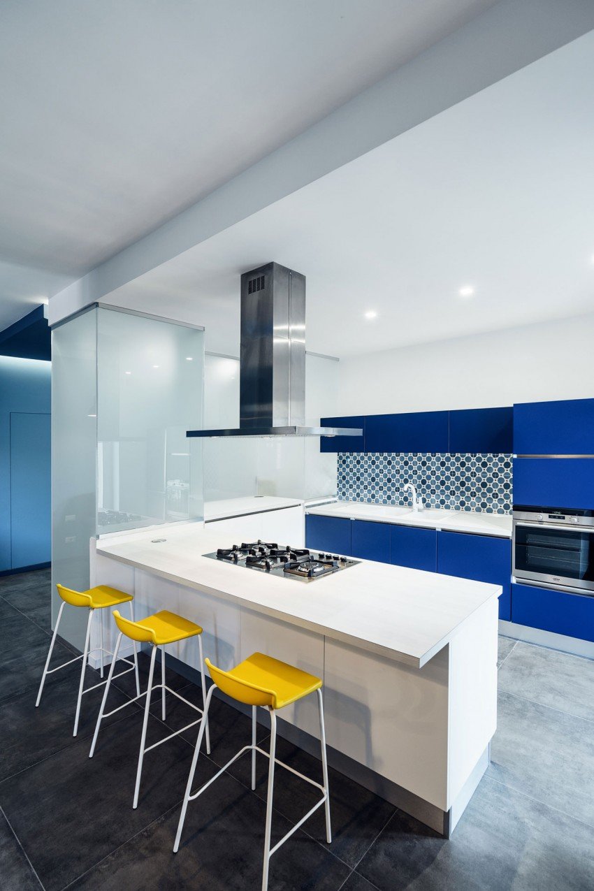 Prismatic-Blue-Apartment-05_snr.jpg