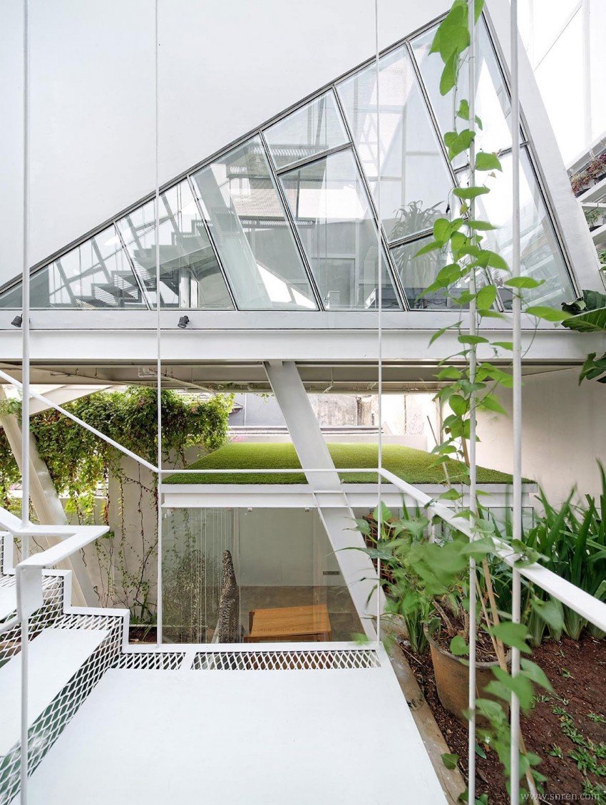 Slanted-House-03_snr.jpg