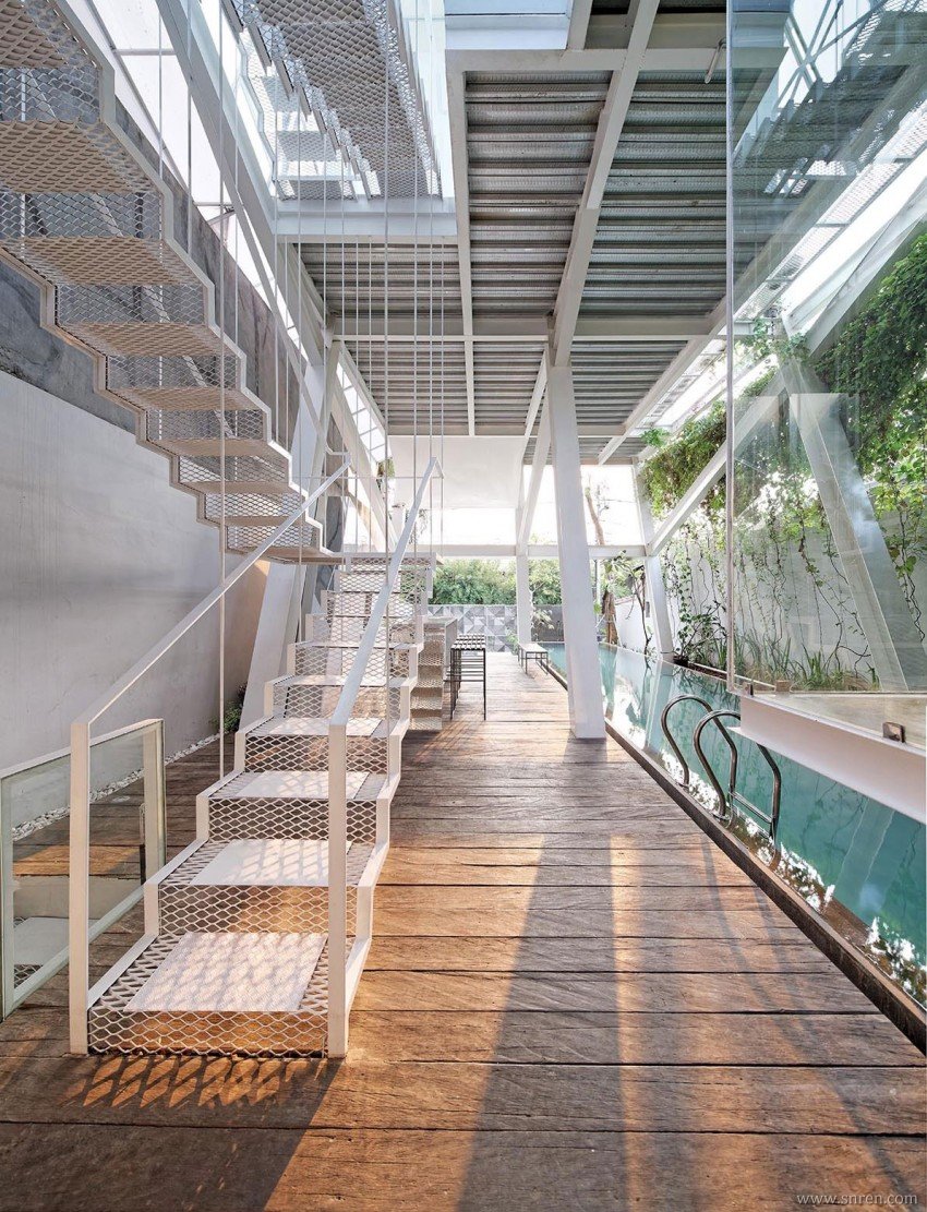 Slanted-House-05_snr.jpg