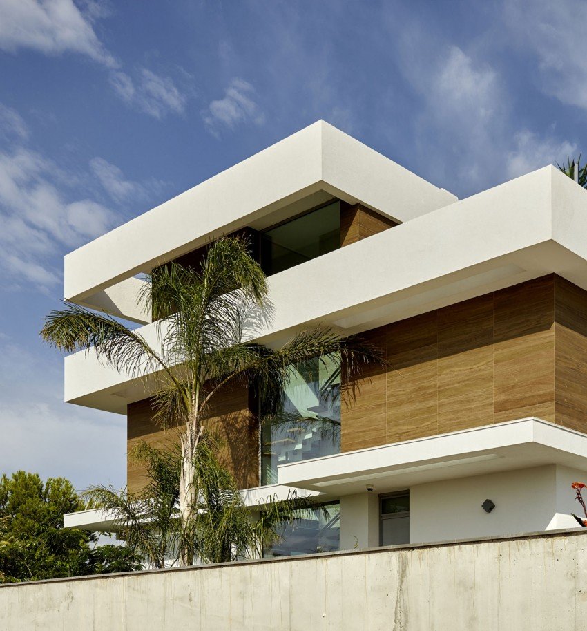 Designer-Villa-Close-to-the-Sea-02_snr.jpg