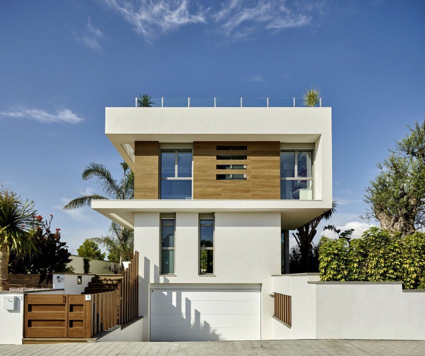 Designer-Villa-Close-to-the-Sea-03_snr.jpg