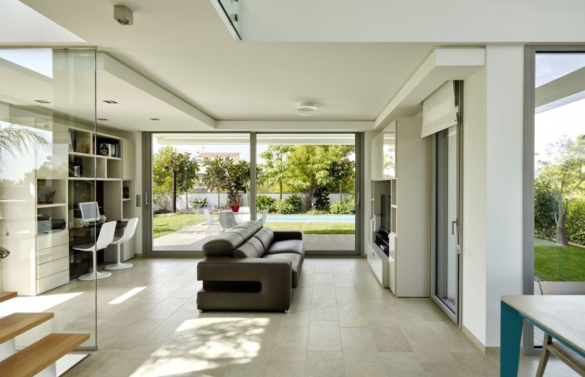 Designer-Villa-Close-to-the-Sea-07_snr.jpg