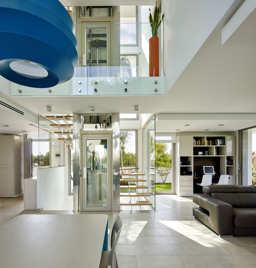Designer-Villa-Close-to-the-Sea-09_snr.jpg