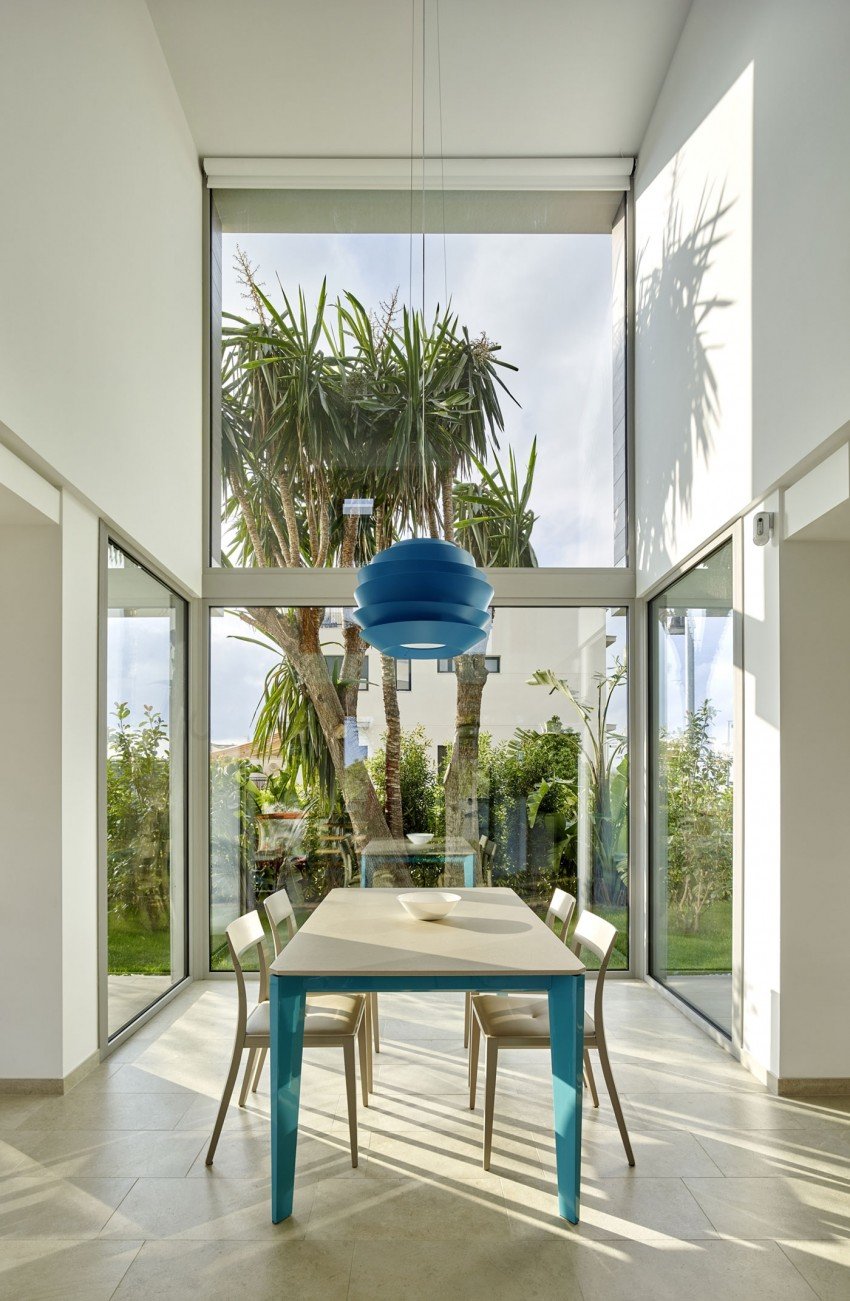 Designer-Villa-Close-to-the-Sea-12_snr.jpg