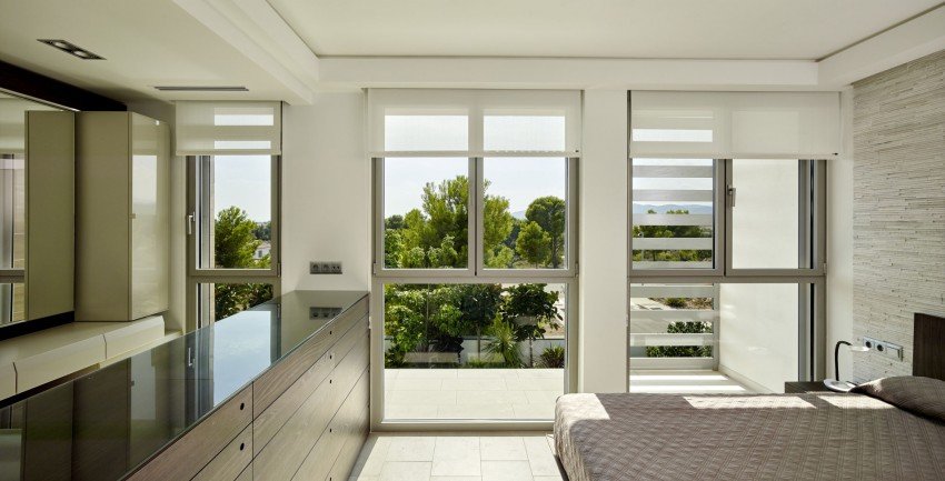 Designer-Villa-Close-to-the-Sea-13_snr.jpg