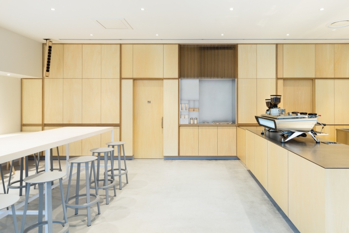 Blue-Bottle-Coffee-Roppoingi-by-Schemata-Architects-Tokyo-Japan-04.jpg