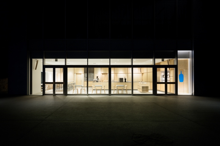 Blue-Bottle-Coffee-Roppoingi-by-Schemata-Architects-Tokyo-Japan-09.jpg