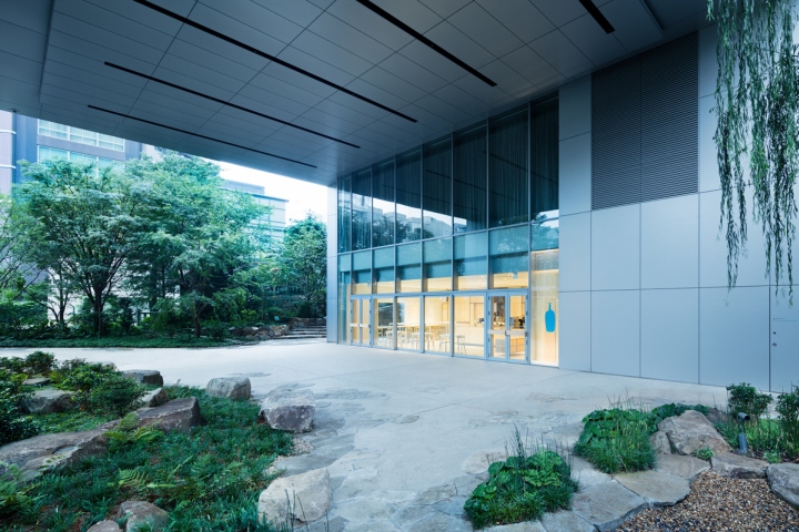 Blue-Bottle-Coffee-Roppoingi-by-Schemata-Architects-Tokyo-Japan-10.jpg