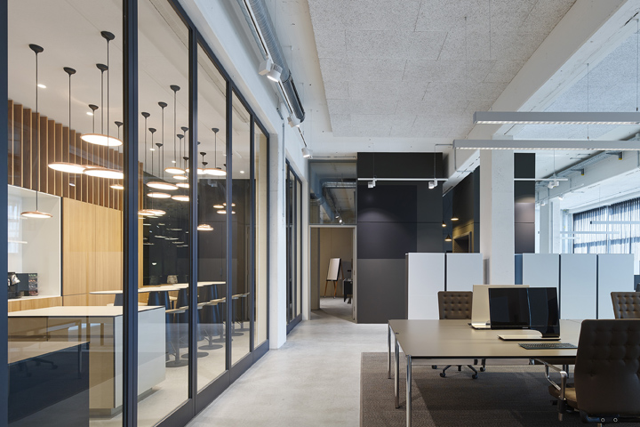 bw-LIVE-office-by-Studio-Alexander-Fehre-Munich-Germany.jpg