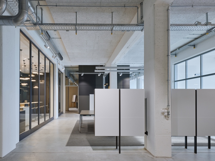 bw-LIVE-office-by-Studio-Alexander-Fehre-Munich-Germany-03.jpg
