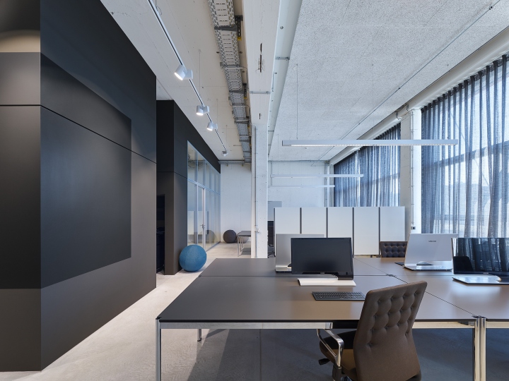 bw-LIVE-office-by-Studio-Alexander-Fehre-Munich-Germany-06.jpg