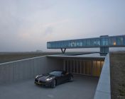 空中玻璃生态屋-ECOLOGICAL HOUSE IN A GLASS BOX RAISED ABOVE THE LANDSCAPE