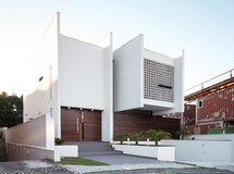 纯白之家，光与影的专属故事 RK House / AP Arquitetos